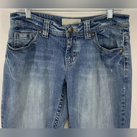 Maurices Morgan New Boot denim jeans size 9/10 reg.  Very nice. - Picture 2 of 7